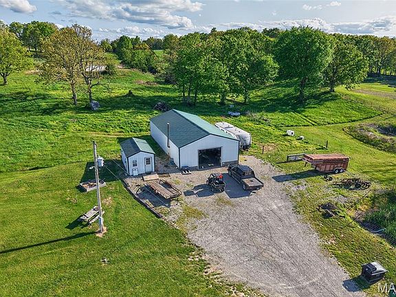 3rd image of 23856 Dove Rd