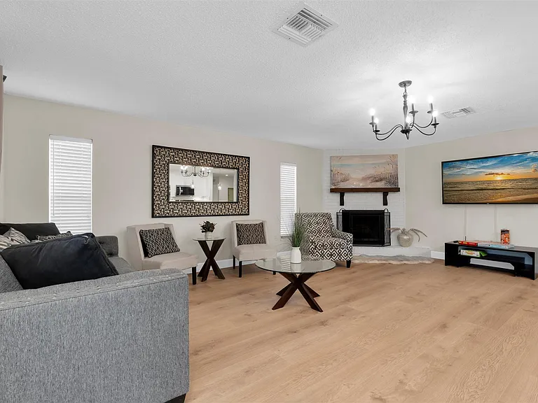 2126 Grove Valley Ave — Photo 2