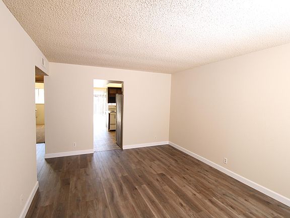 3rd image of 204 Fairway Glen Ln
