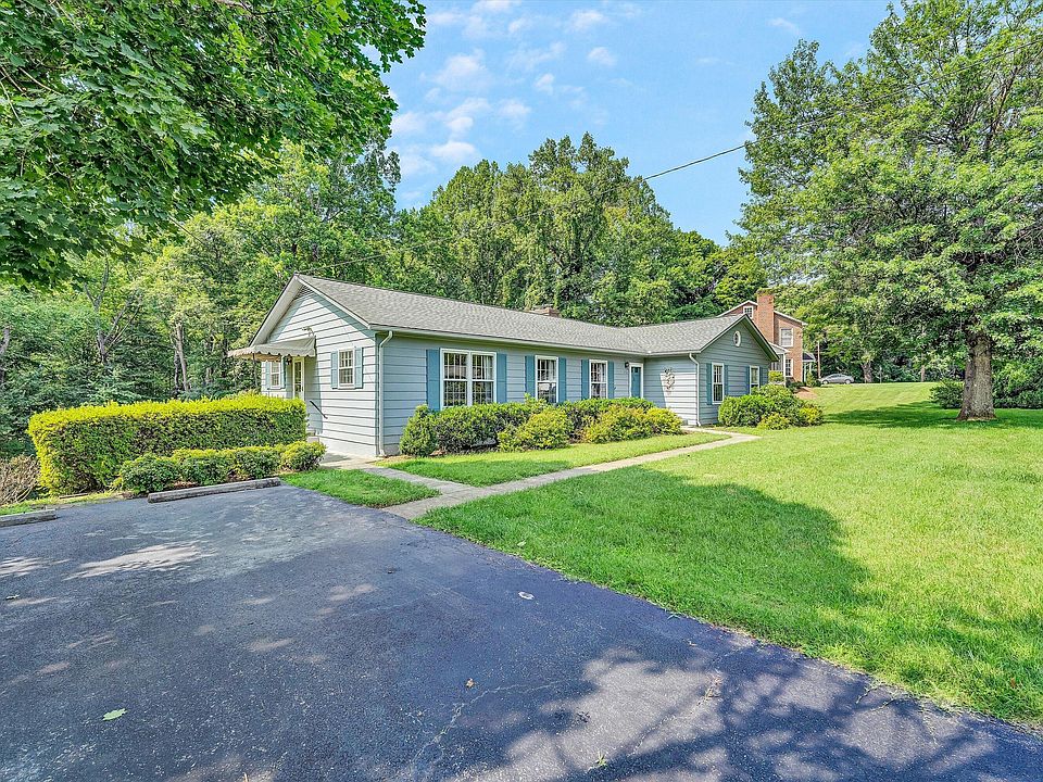 1st image of 250 Knollwood Dr