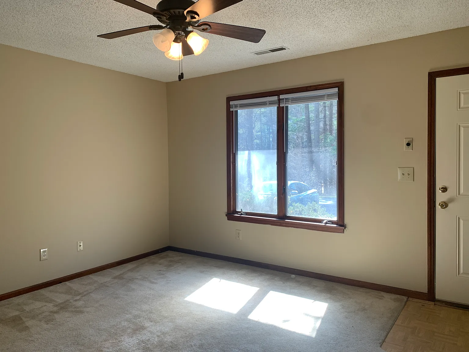 3 bed, $1,600 — Photo 4