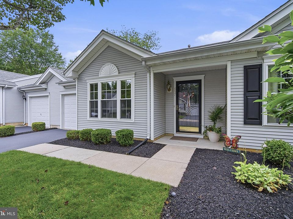 1st image of 657 Chancery Ln