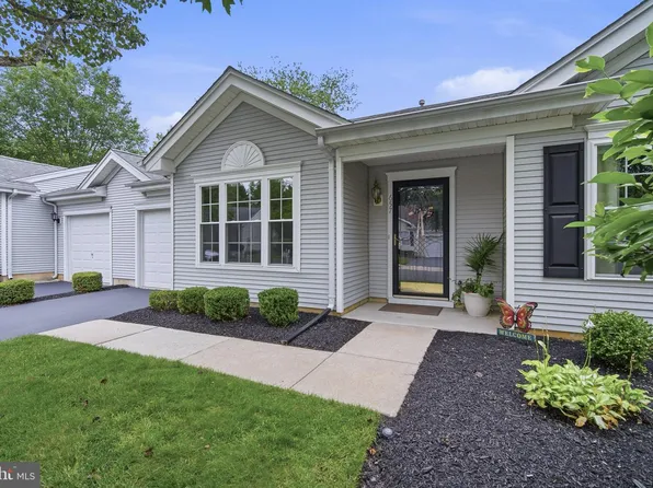 657 Chancery Ln, Absecon, NJ 08205