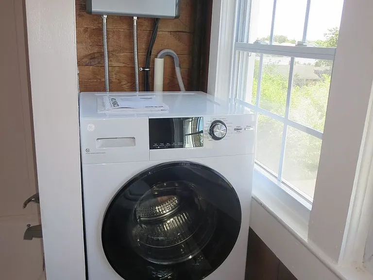 409 Hobart Ave — Photo 10