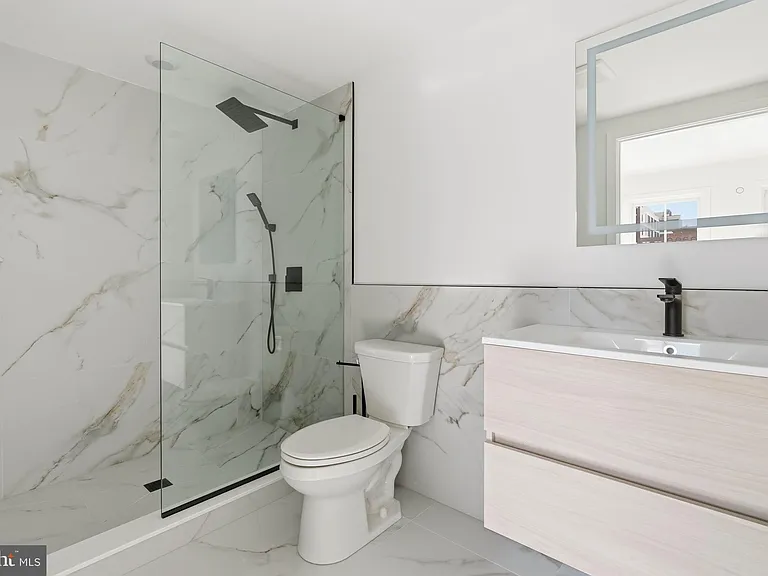 209 New St #2G — Photo 13