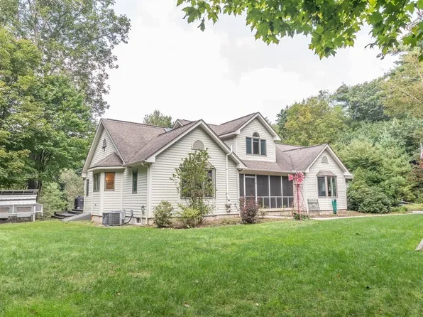 404 State St, Belchertown, MA 01007