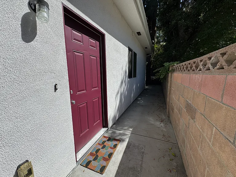 23110 1/2 Mulholland Dr — Photo 14