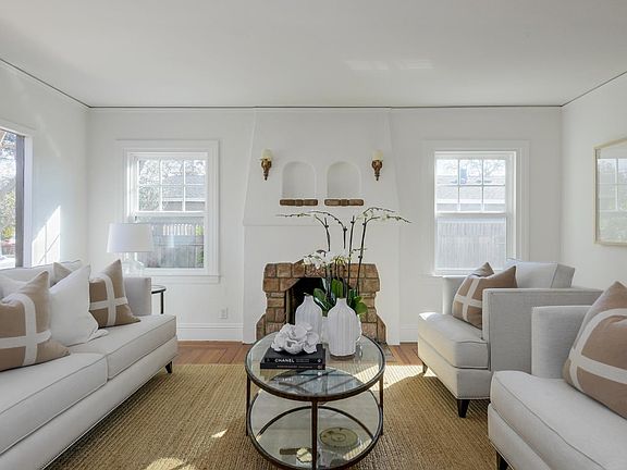 4th image of 1014 Iris St
