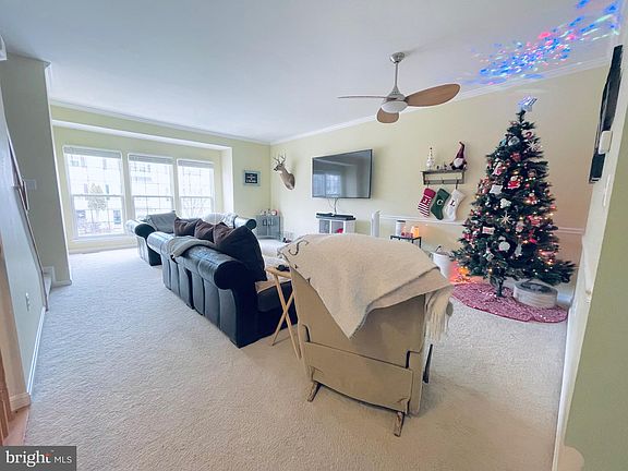 3rd image of 6176 Newton Ln