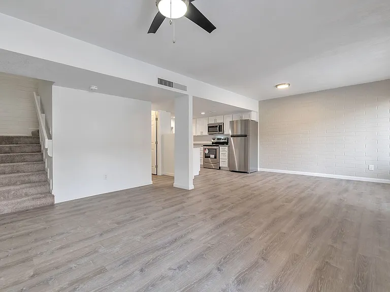 1815 W Tuckey Ln — Photo 27