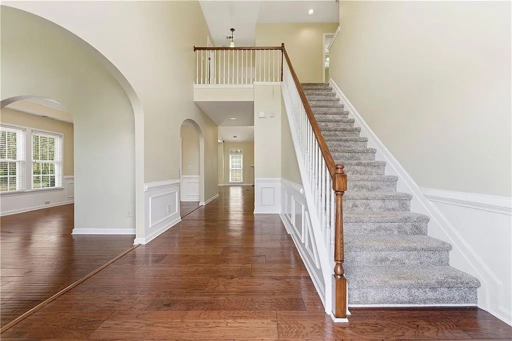 5 bed, 2.5 bath, 2919 sqft, $3,100 — Photo 4