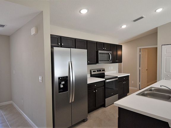 3rd image of 1018 SW Aswan Ave