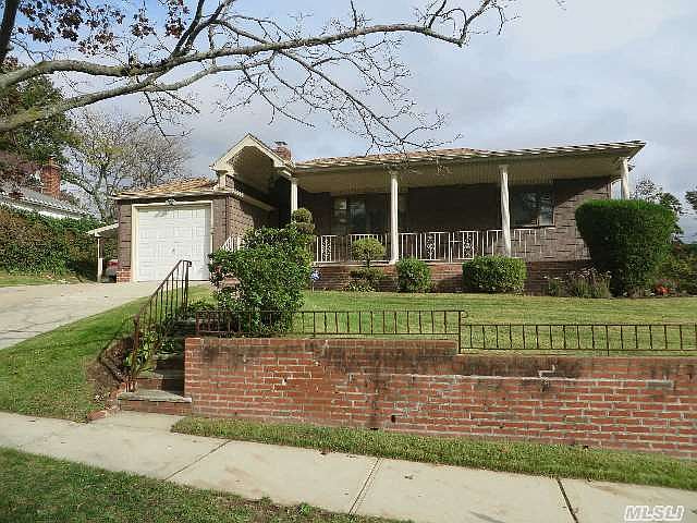 1st image of 2040 Renfrew Ave