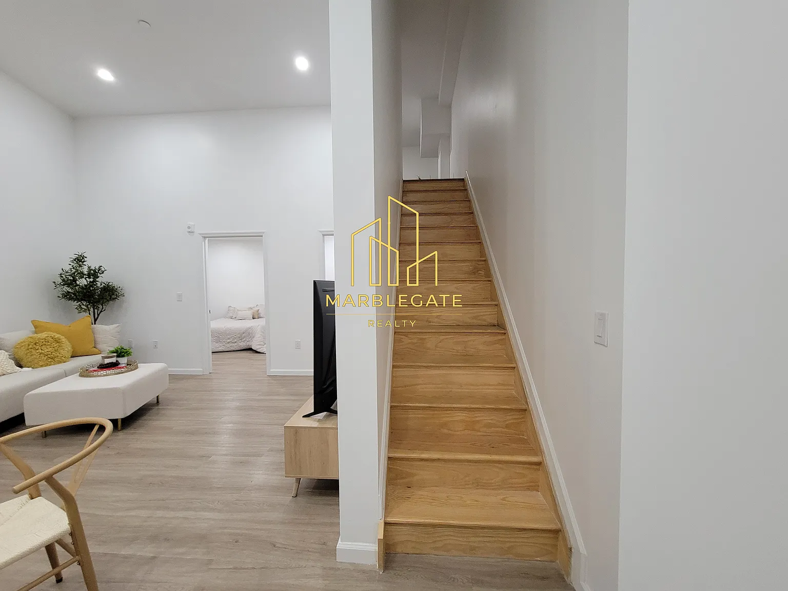 3 bed, 1050 sqft, $3,100 — Photo 4