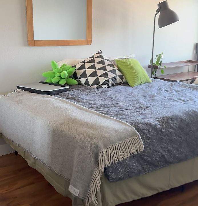 CA king size bed