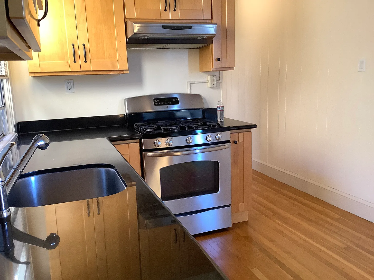 1 bed, 1.0 bath, 790 sqft, $3,995 — Photo 4