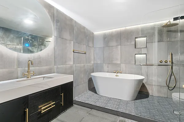 Rented by Bank Neary | media 15