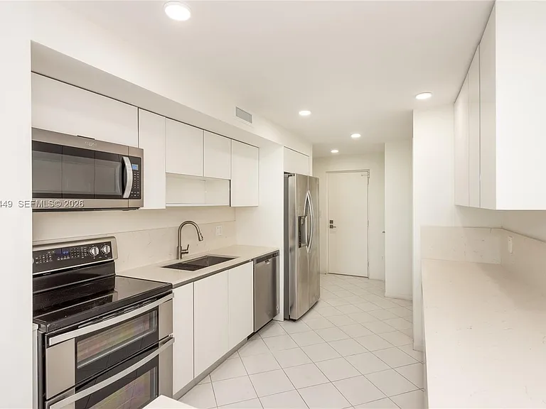 600 Grapetree Dr #8FS — Photo 8