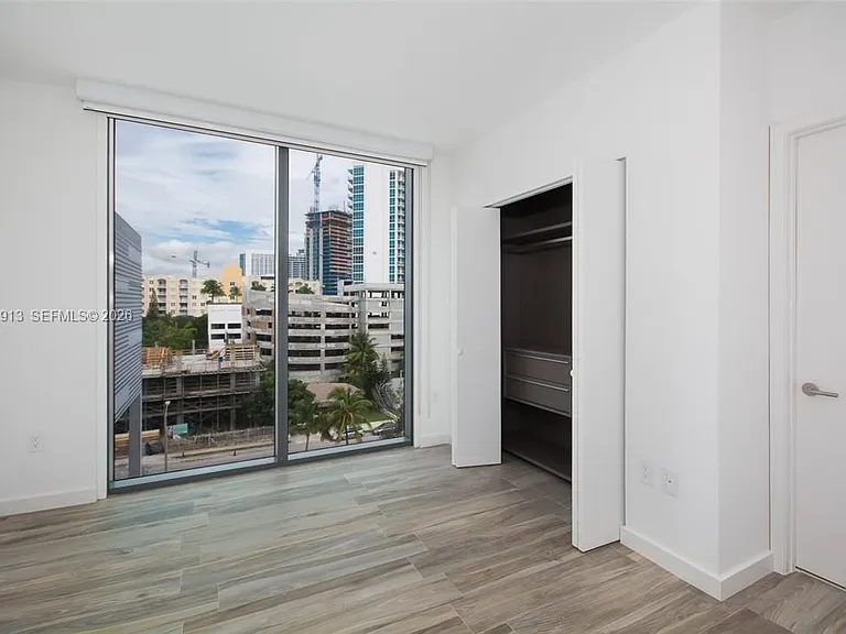 460 NE 28th St #501 — Photo 9
