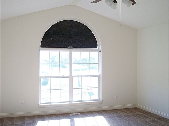4th image of 105 Aster Dr