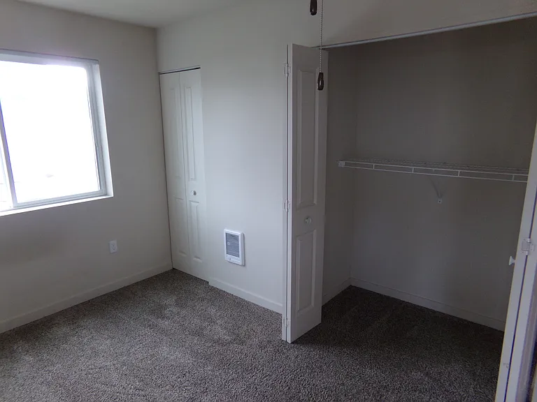 Crossroads Apartments — Photo 11
