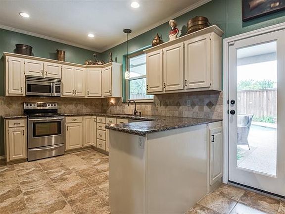 3rd image of 533 Meadowood Ln