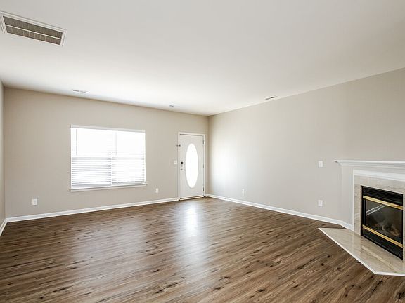 4th image of 102 Clacton Ct