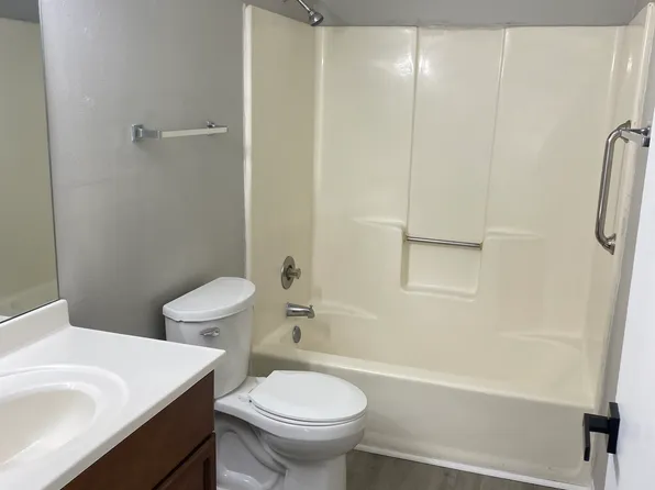 150 Meadows Rd N APT 1, Bourbonnais, IL 60914