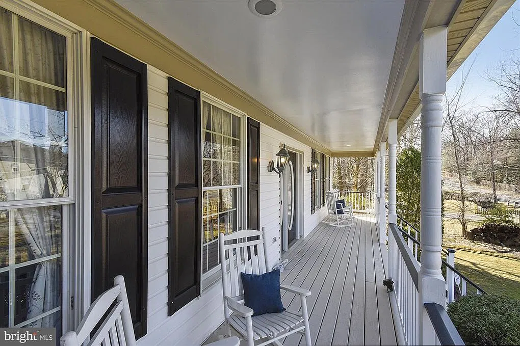 5 bed, 3.5 bath, 5147 sqft, $5,995 — Photo 3