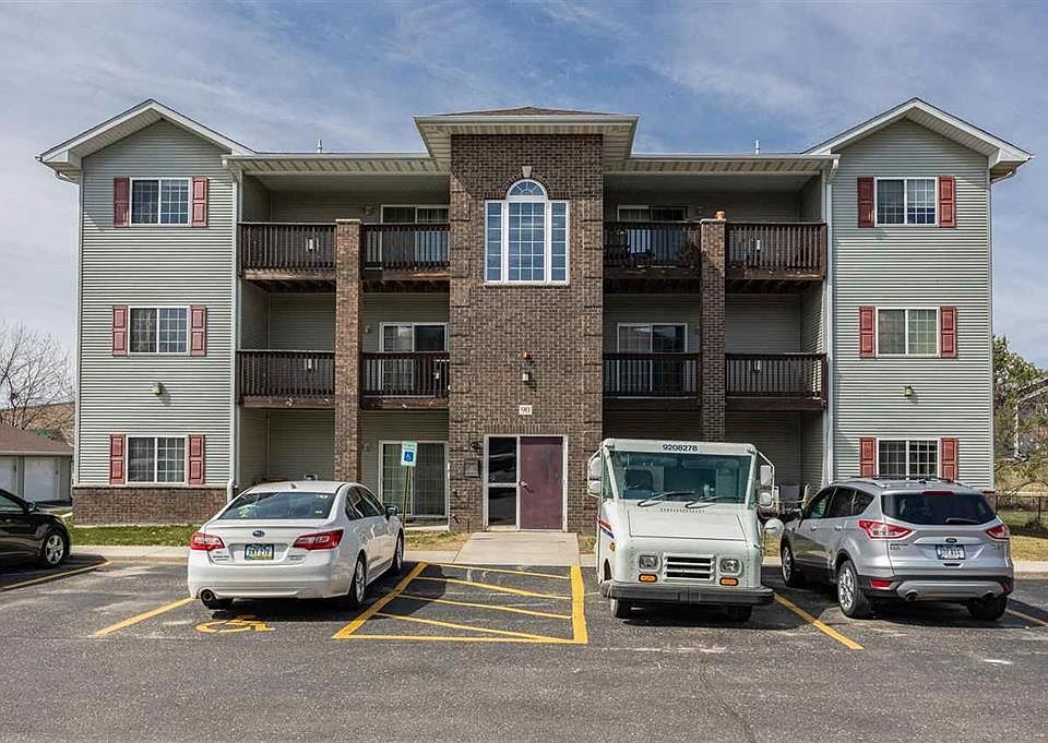 1st image of 90 Circle Dr APT 4