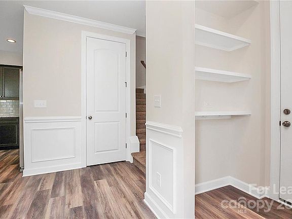 4th image of 5830 Clan Maclaine Dr