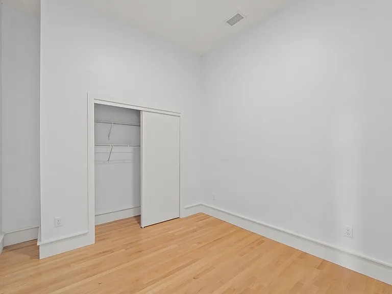 90 E Bremer Ave — Photo 24