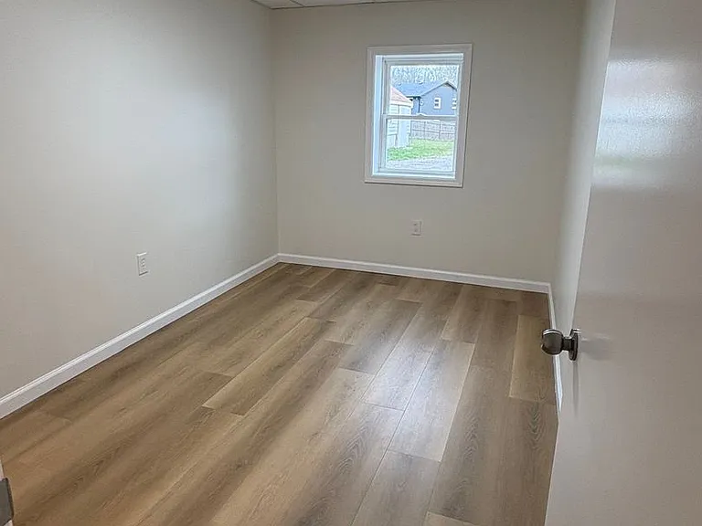 606 Dover Rd — Photo 22