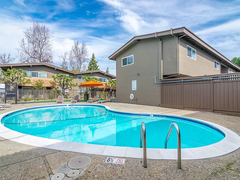 Element Apartment Homes — Photo 11
