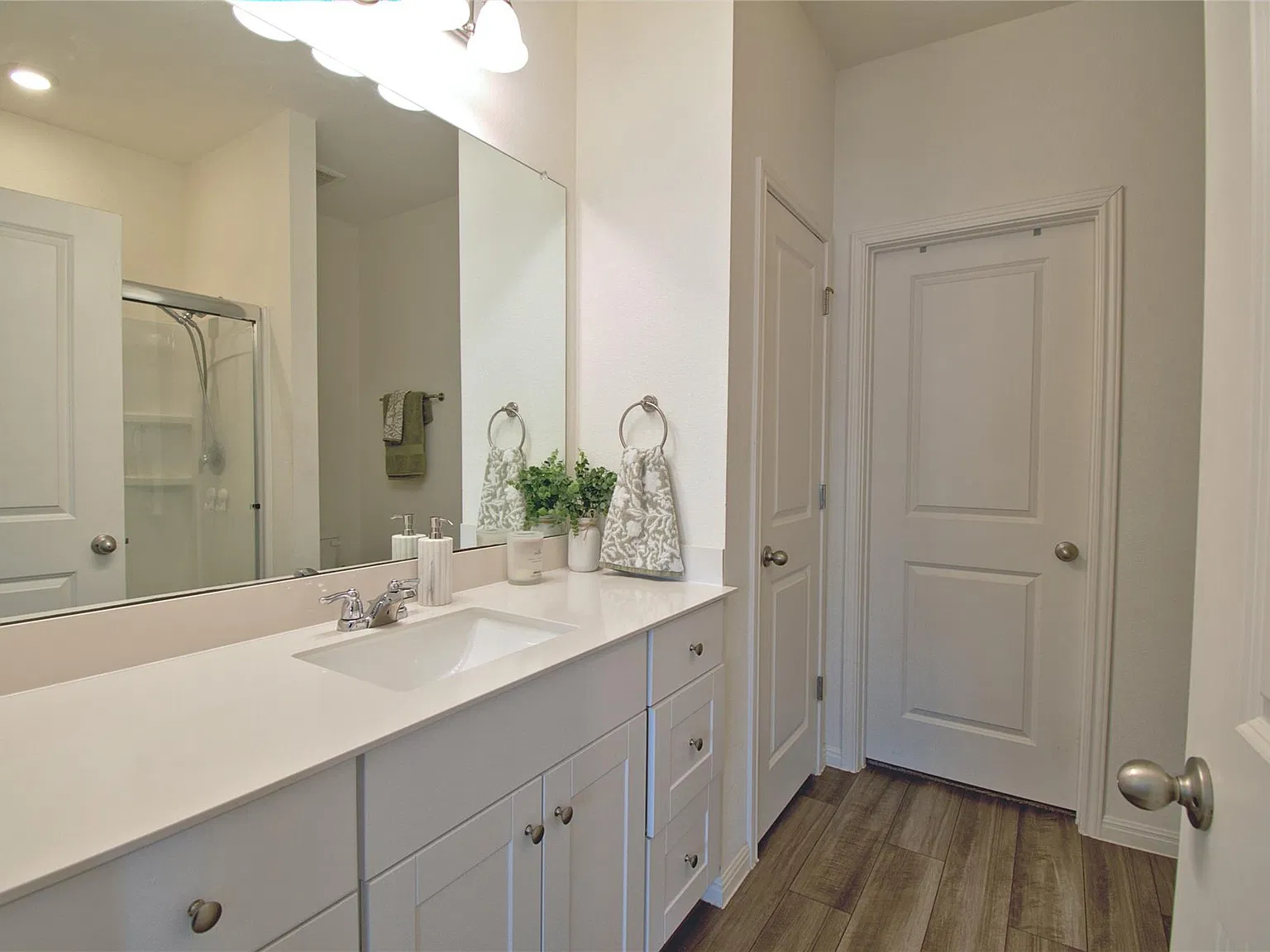 3 bed, 2.0 bath, 1498 sqft, $1,950 — Photo 4
