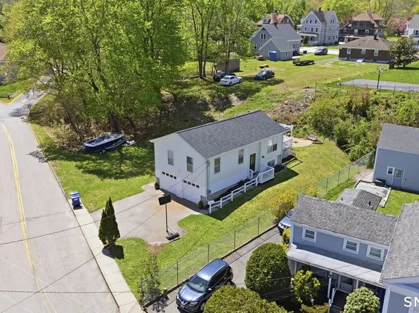 21 Chase Street, Stonington, CT 06379