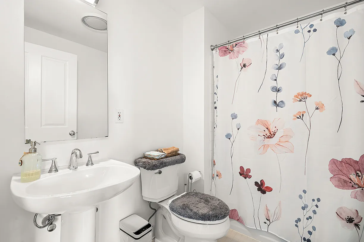 2 bed, 974 sqft, $5,750 — Photo 1