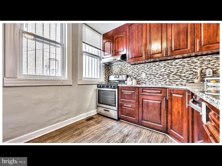 1209 S Ellwood Ave — Photo 15