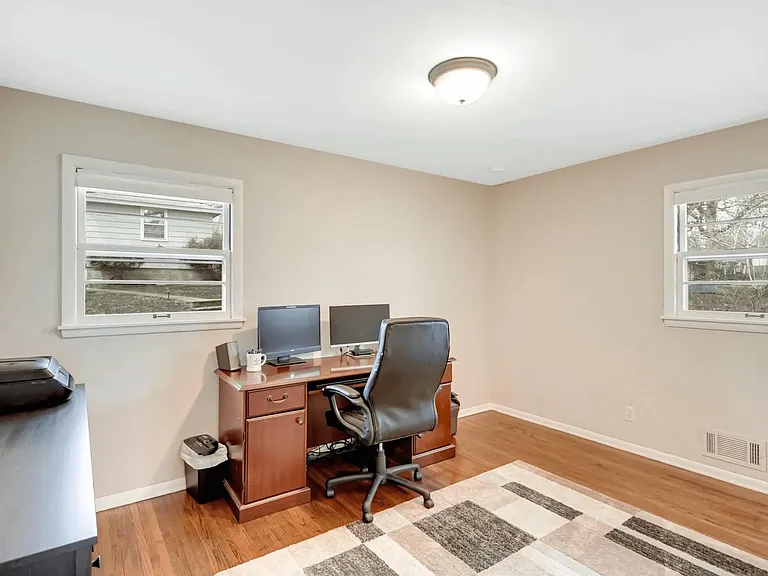 3304 Webster Ave S — Photo 10
