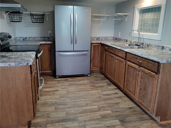 4th image of 30 Frahn Ave