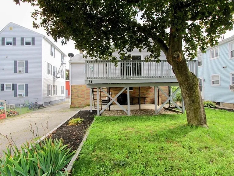 31 Foster St — Photo 3