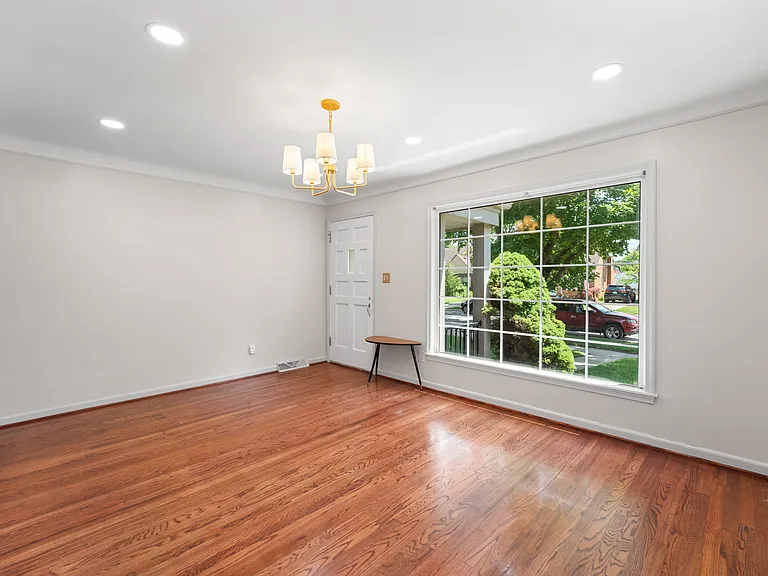 2604 Venice St — Photo 6