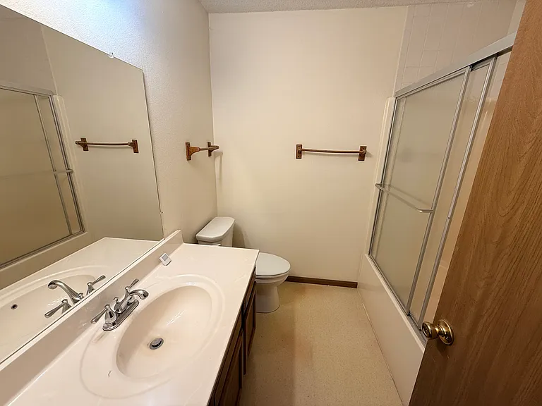 2 bed, 1.0 bath, $850 — Photo 3