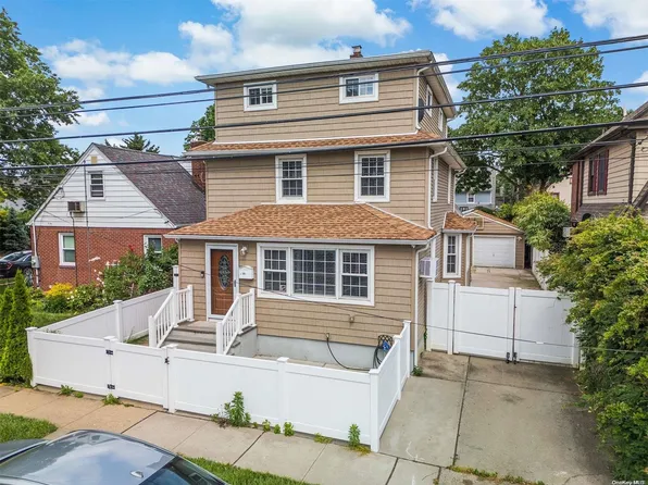 54 Madison Avenue, Franklin Square, NY 11010