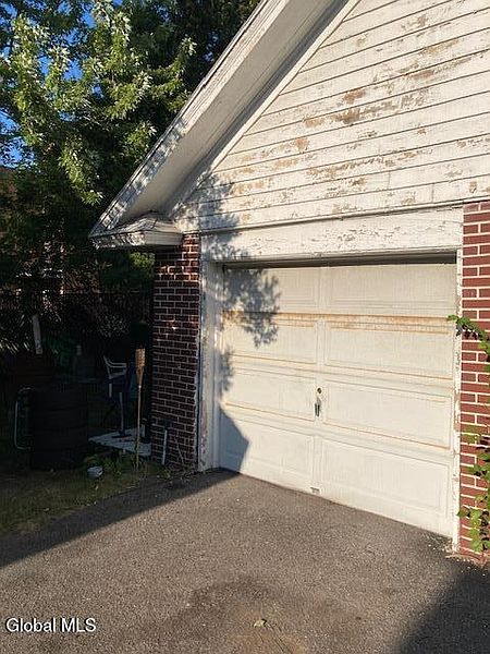 3rd image of 2354 Burdett Avenue