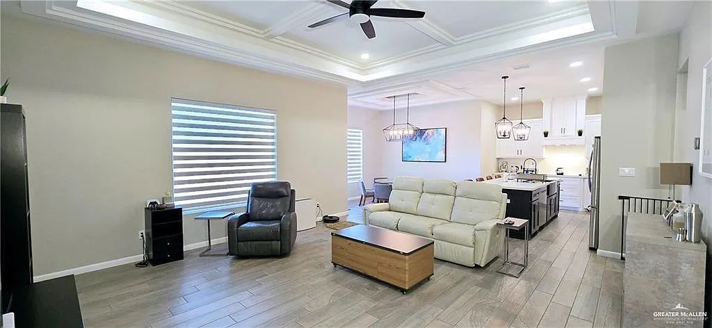 4 bed, 2.5 bath, 2135 sqft, $2,500 — Photo 3
