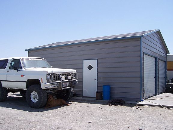 Look at this great garage!!