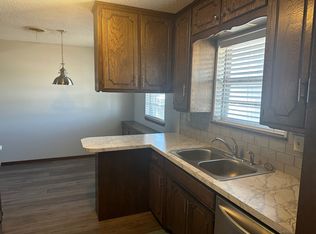 1352 Meadow Ln, Weatherford, OK 73096
