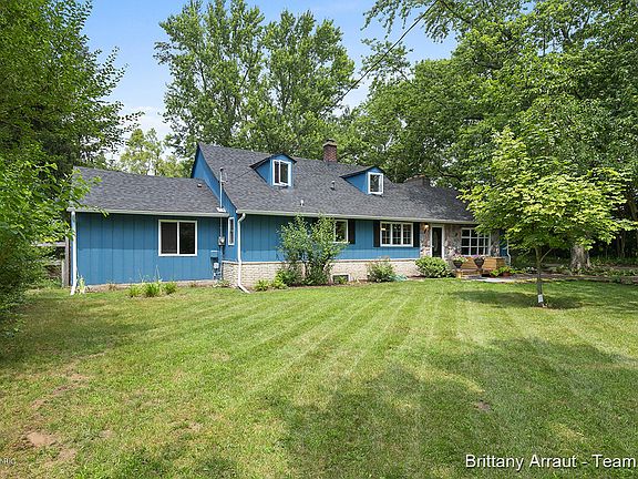 3rd image of 5997 West River Dr NE