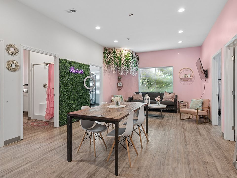 1st image of 941 Main St #106
